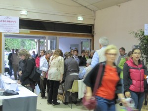 La foule de visiteurs à l'entrée